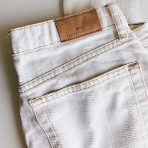 Relaxed Frayed Jeans